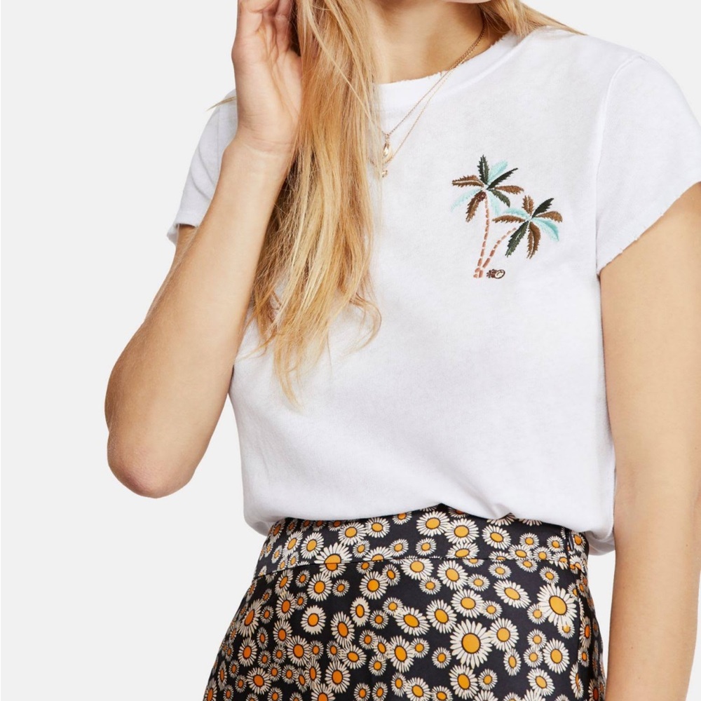 We the Free X-Small Short Sleeve Beachy Keen Tee Embroidered Palm Trees